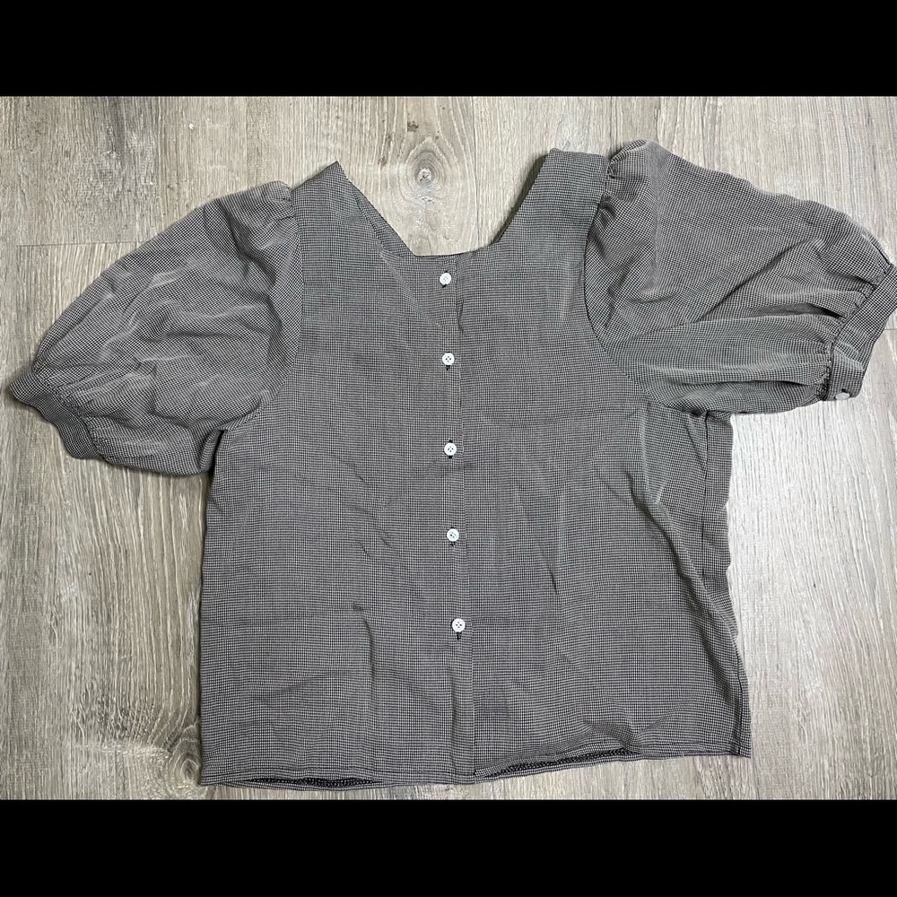Square neckline puffy sleeves shirt